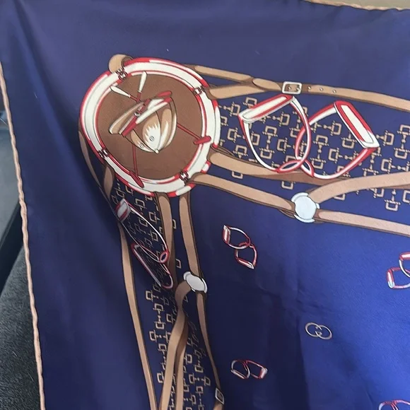 Gucci 💯 Silk blue large Scarf 35 x 35 - Picture 6 of 11